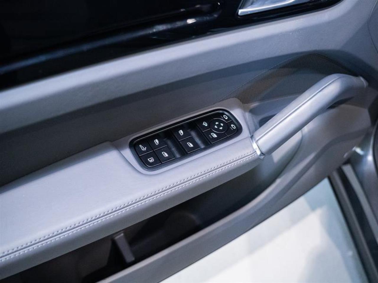 2022 Porsche Cayenne E-Hybrid Photo