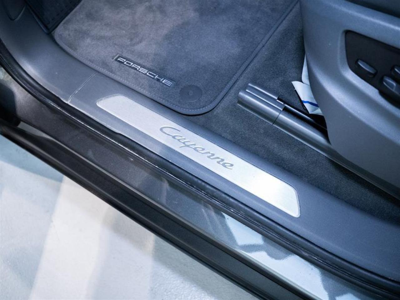 2022 Porsche Cayenne E-Hybrid Photo