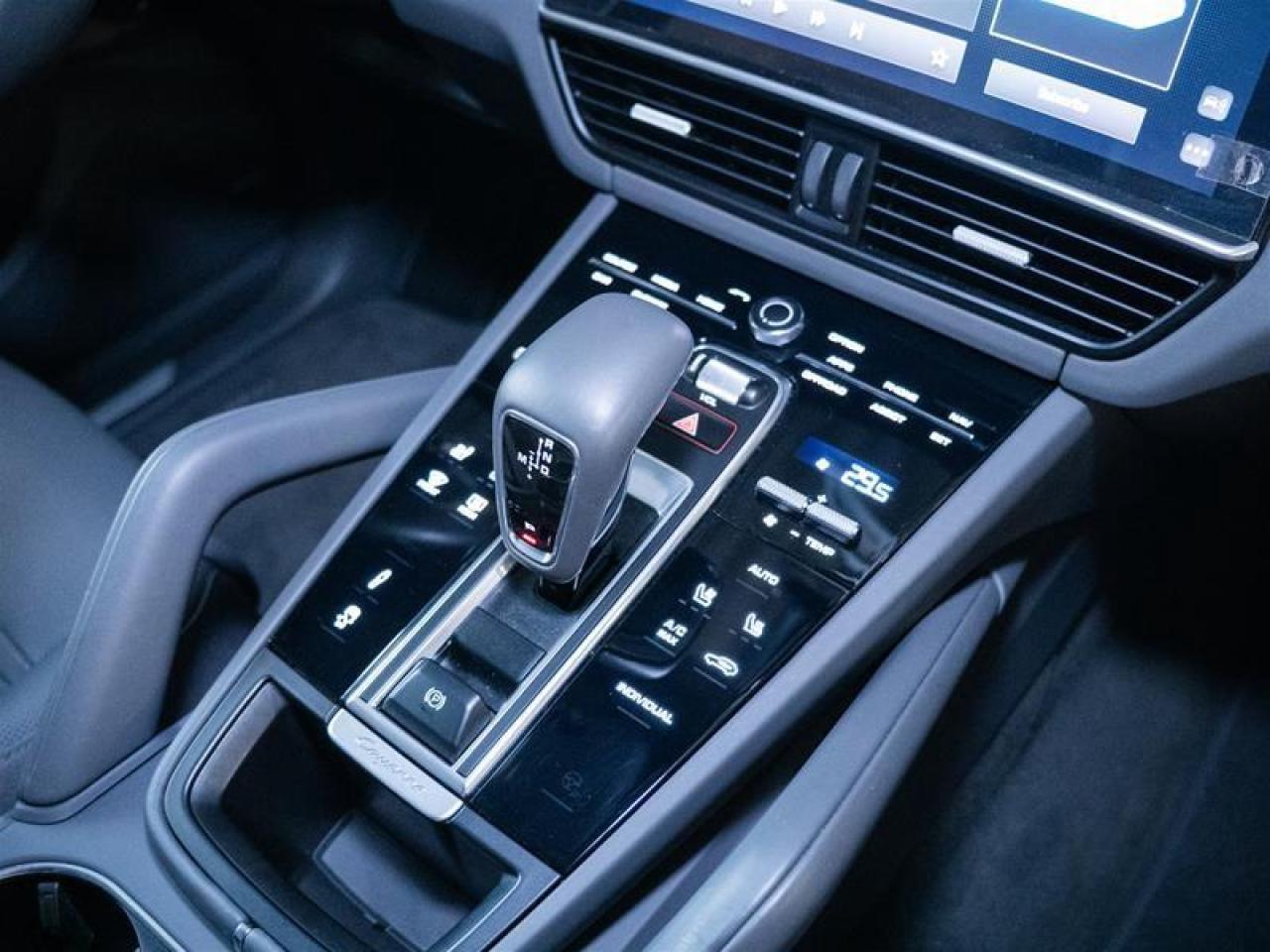 2022 Porsche Cayenne E-Hybrid Photo