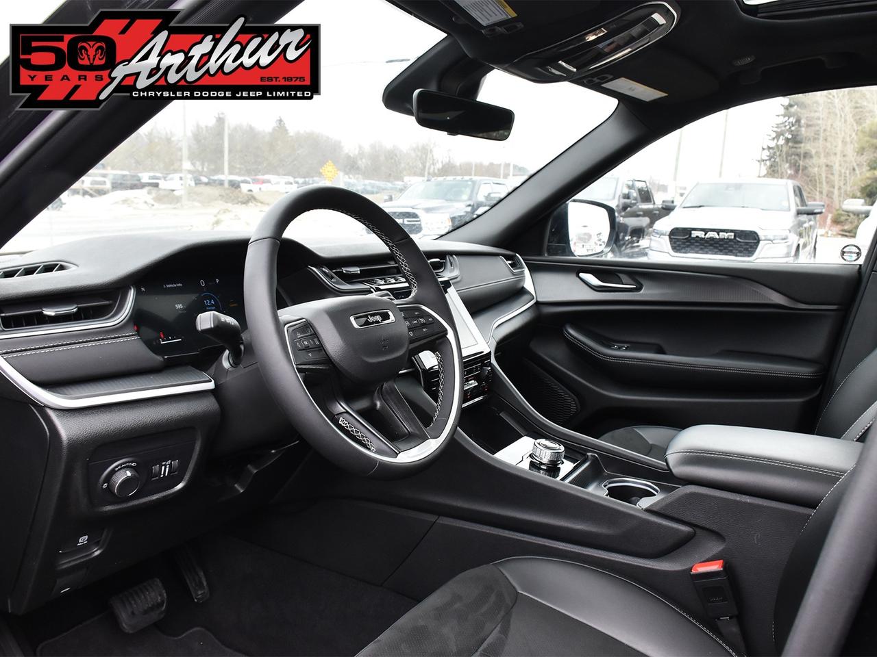 2025 Jeep Grand Cherokee ALTITUDE 4X4 Photo