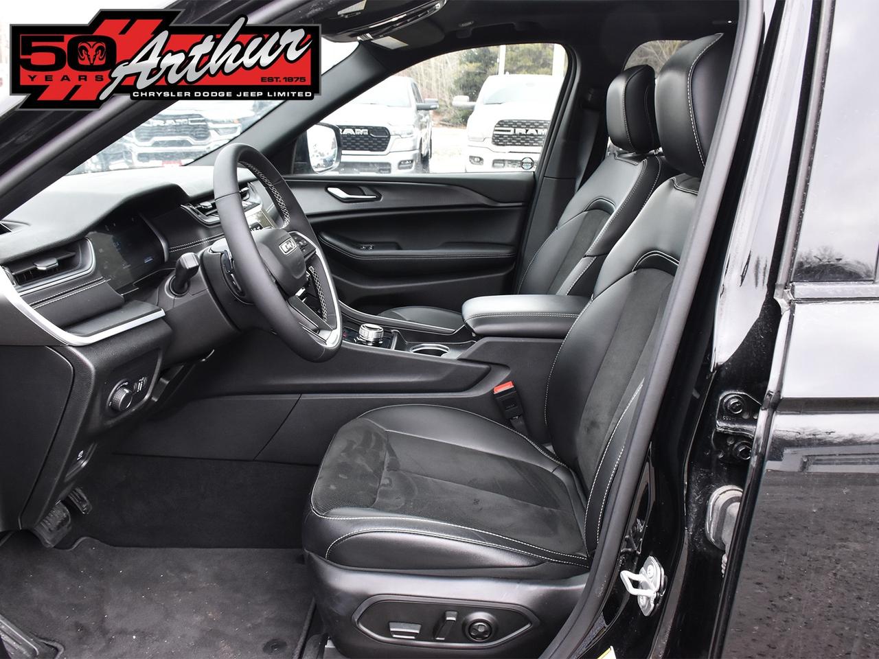 2025 Jeep Grand Cherokee ALTITUDE 4X4 Photo