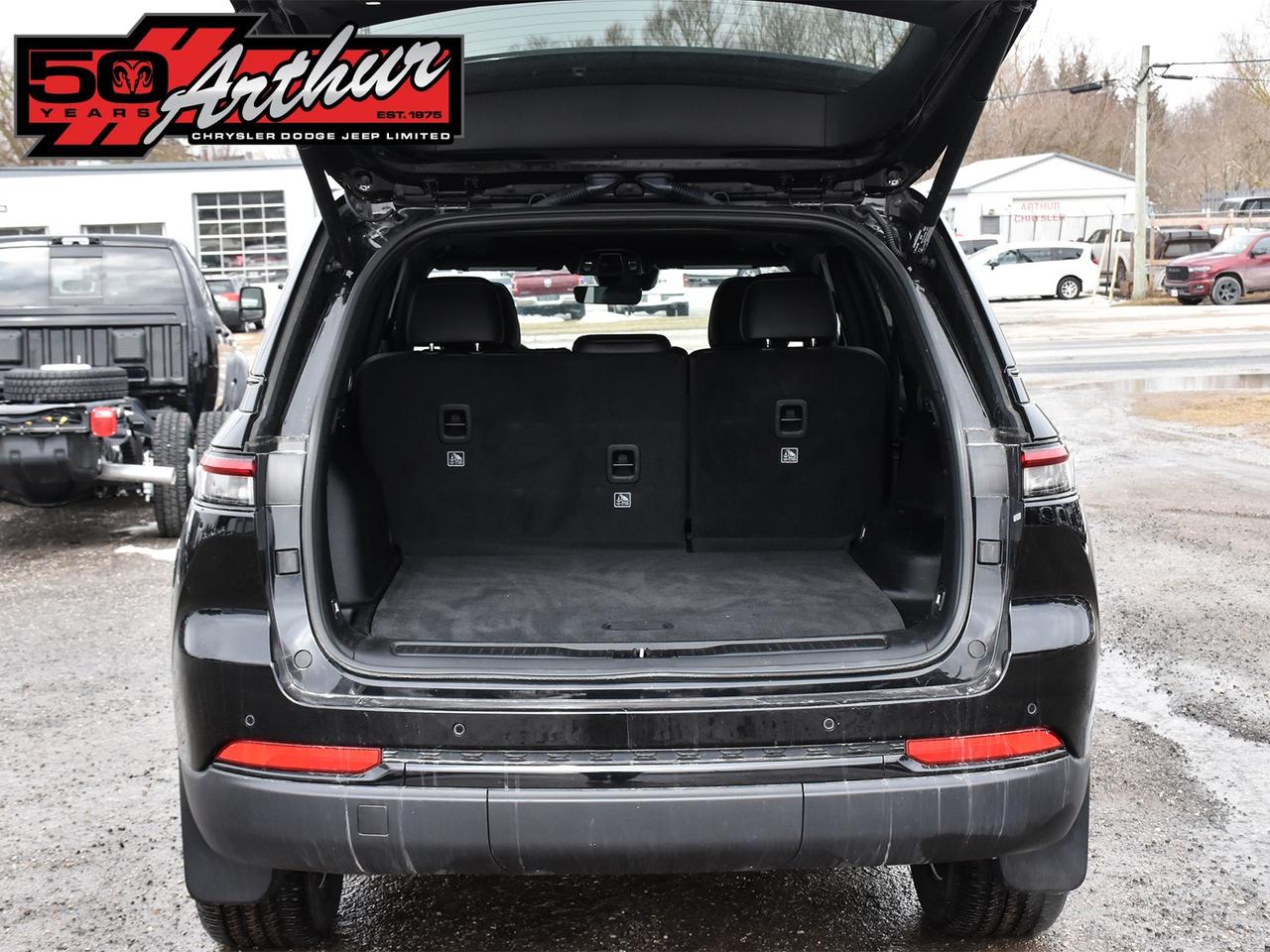 2025 Jeep Grand Cherokee ALTITUDE 4X4 Photo