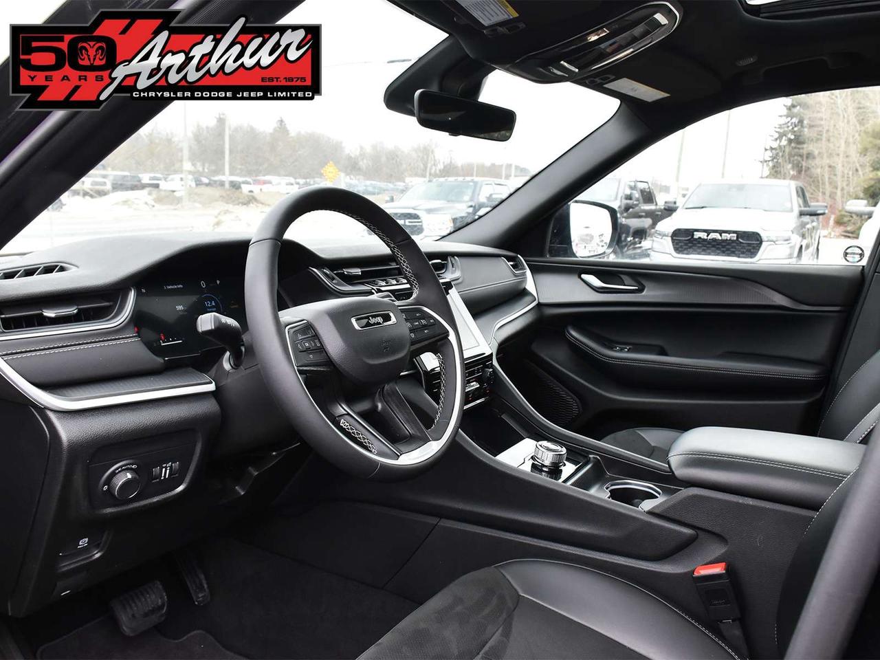 2025 Jeep Grand Cherokee ALTITUDE 4X4 Photo