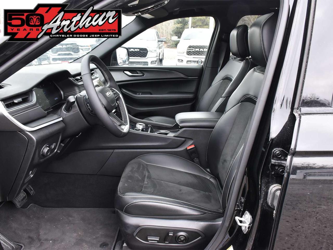 2025 Jeep Grand Cherokee ALTITUDE 4X4 Photo