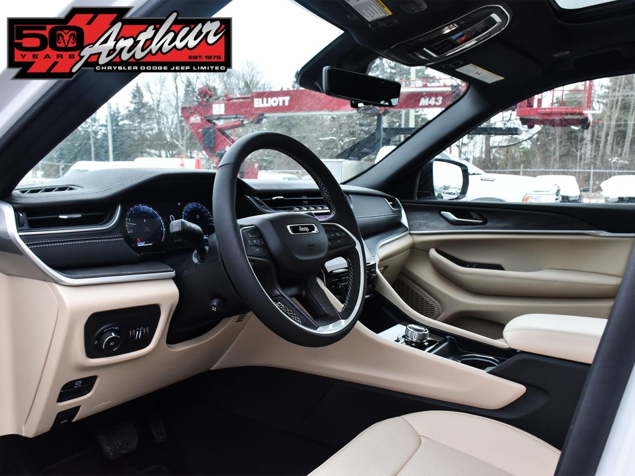 2025 Jeep Grand Cherokee LIMITED 4X4 Photo