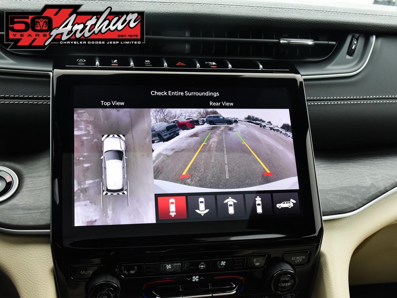 2025 Jeep Grand Cherokee LIMITED 4X4 Photo