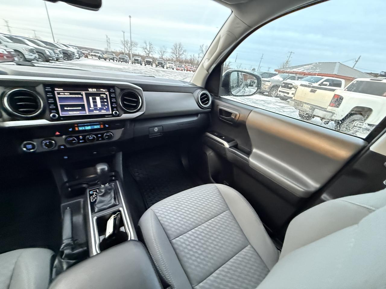 2023 Toyota Tacoma 4x4 Double Cab Auto Photo