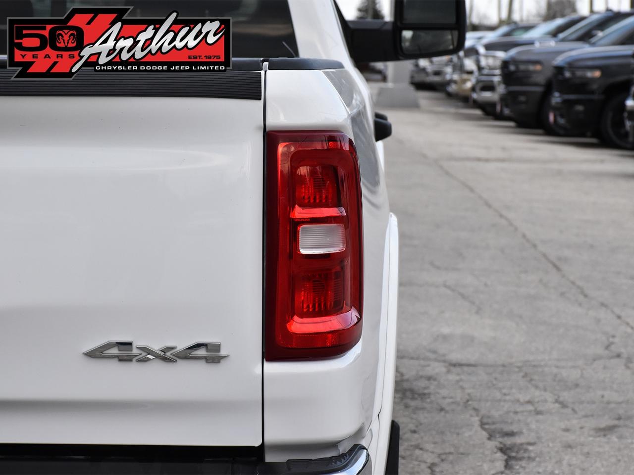 2025 RAM 1500 BIG HORN CREW CAB 4X4 Photo