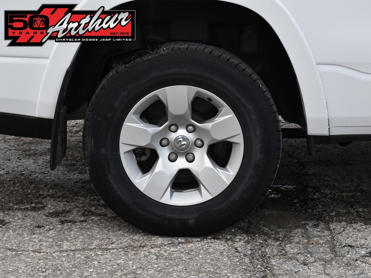 2025 RAM 1500 BIG HORN CREW CAB 4X4 Photo