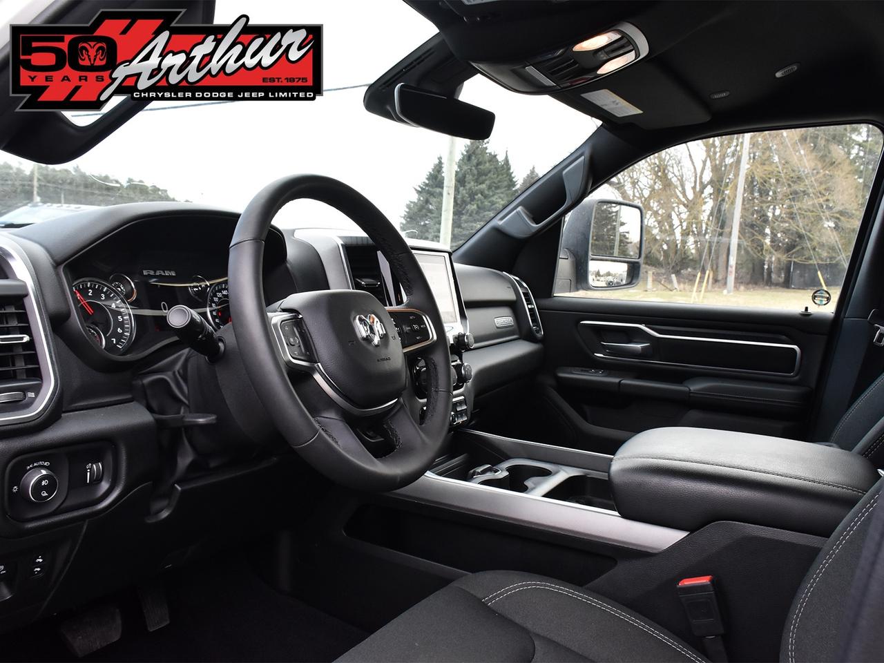 2025 RAM 1500 BIG HORN CREW CAB 4X4 Photo