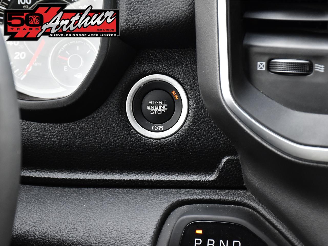 2025 RAM 1500 BIG HORN CREW CAB 4X4 Photo