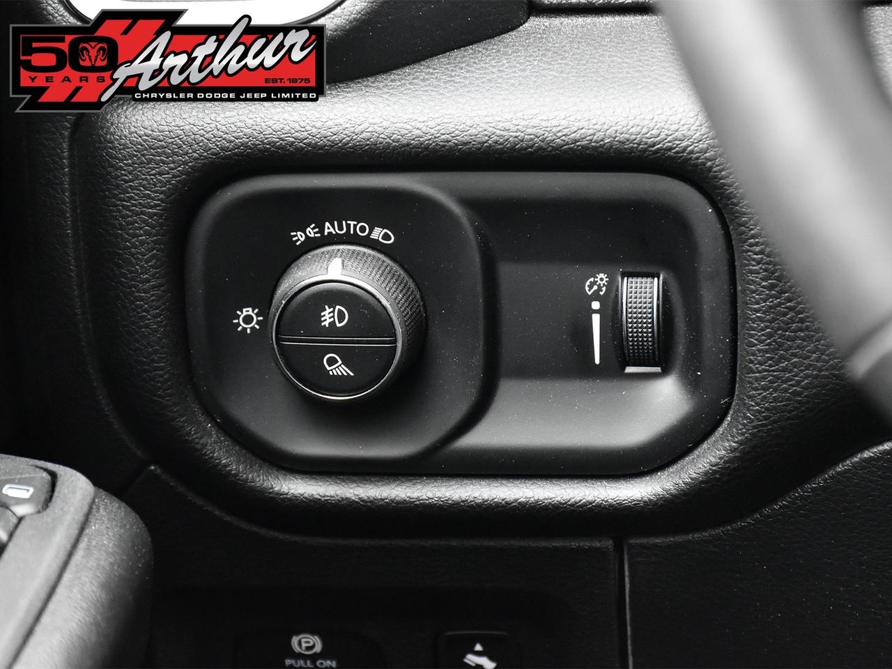 2025 RAM 1500 BIG HORN CREW CAB 4X4 Photo