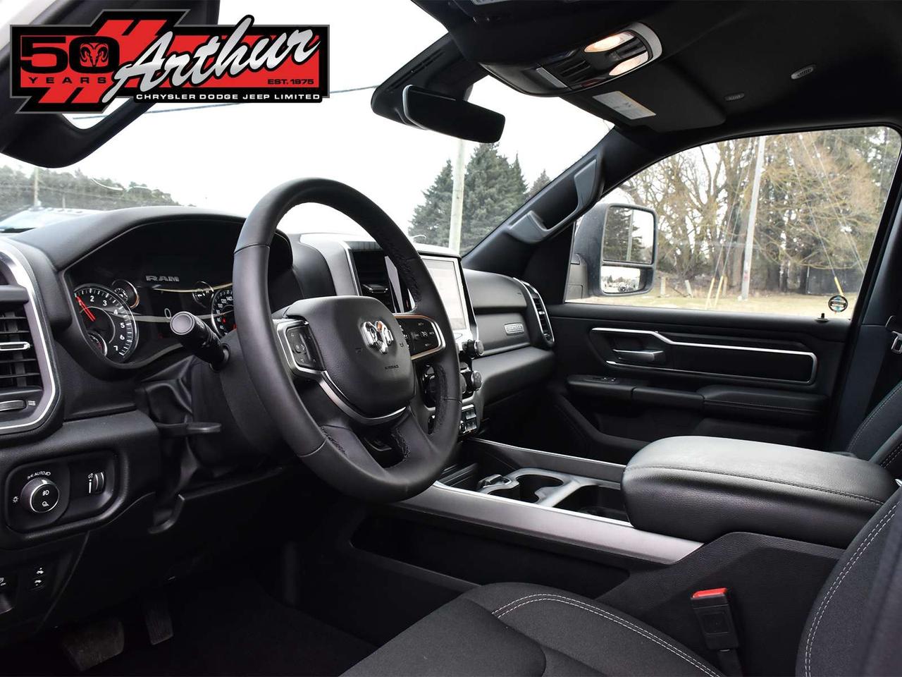 2025 RAM 1500 BIG HORN CREW CAB 4X4 Photo