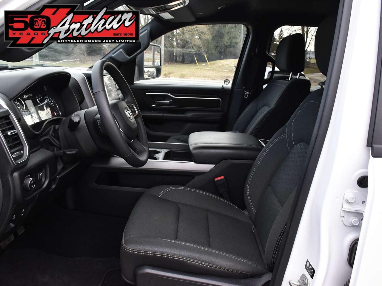2025 RAM 1500 BIG HORN CREW CAB 4X4 Photo