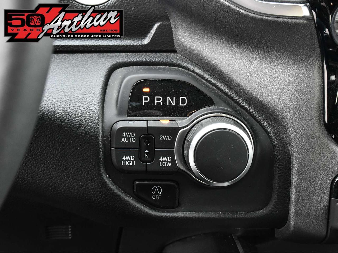 2025 RAM 1500 BIG HORN CREW CAB 4X4 Photo