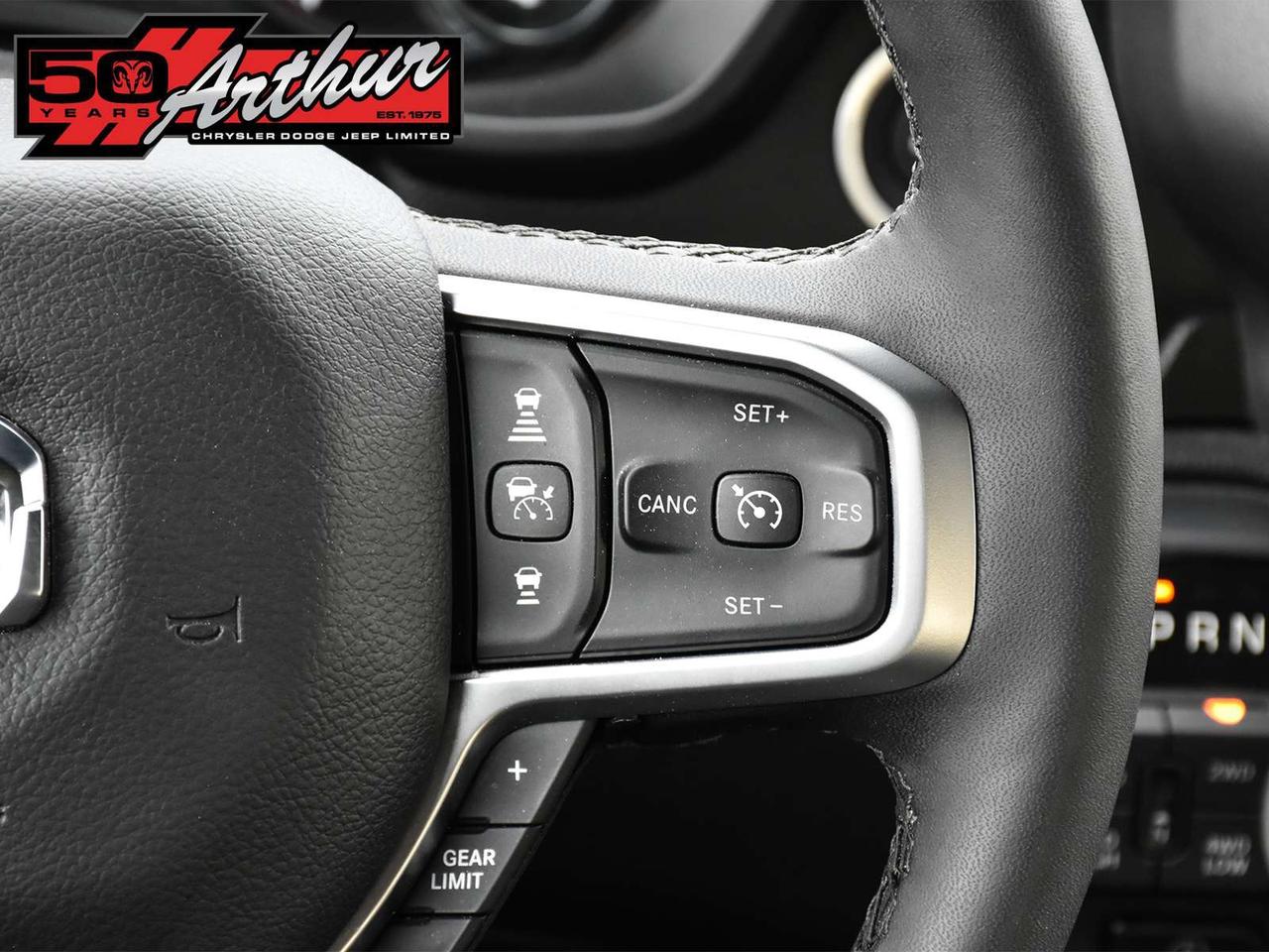 2025 RAM 1500 BIG HORN CREW CAB 4X4 Photo