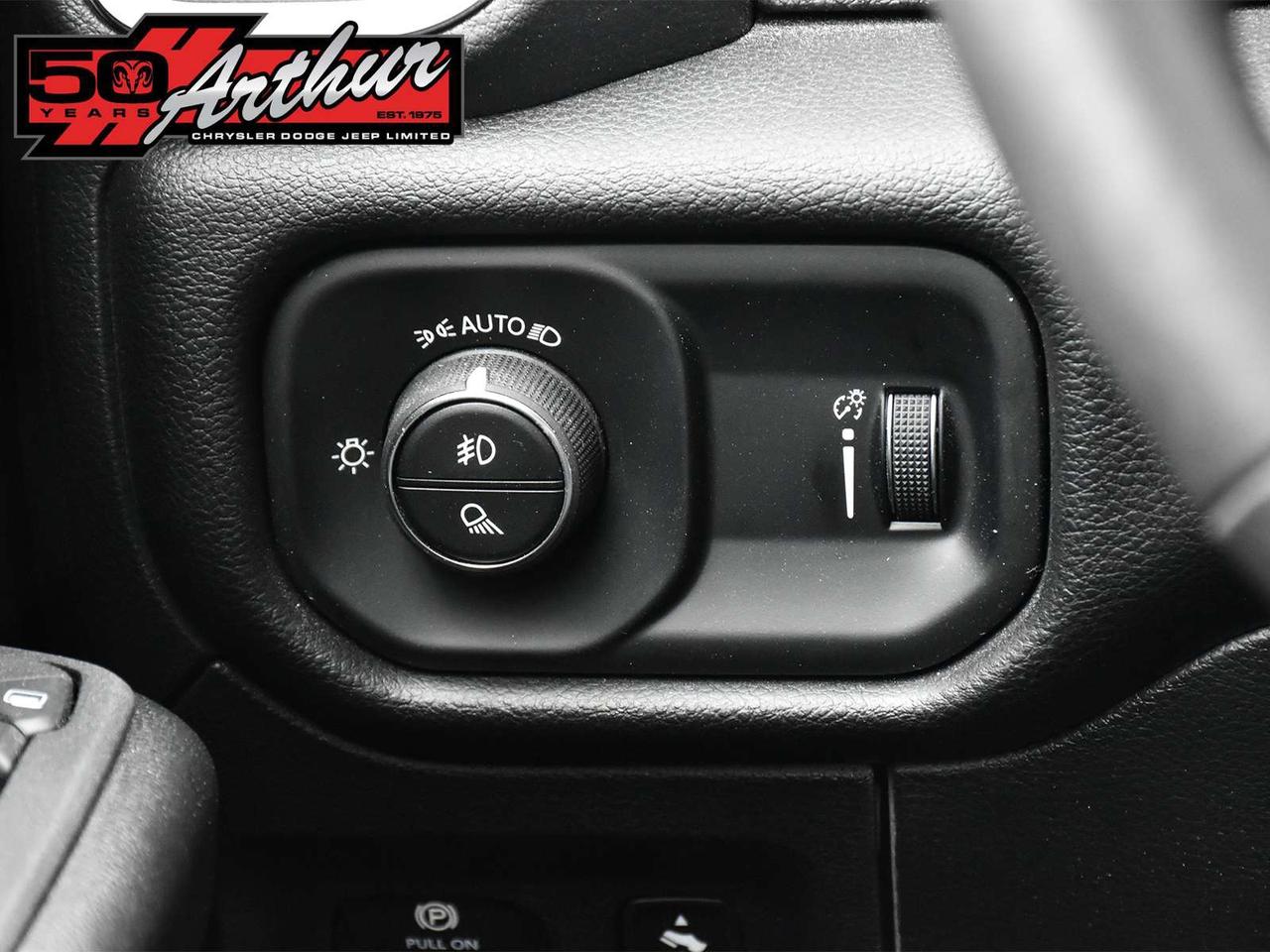2025 RAM 1500 BIG HORN CREW CAB 4X4 Photo