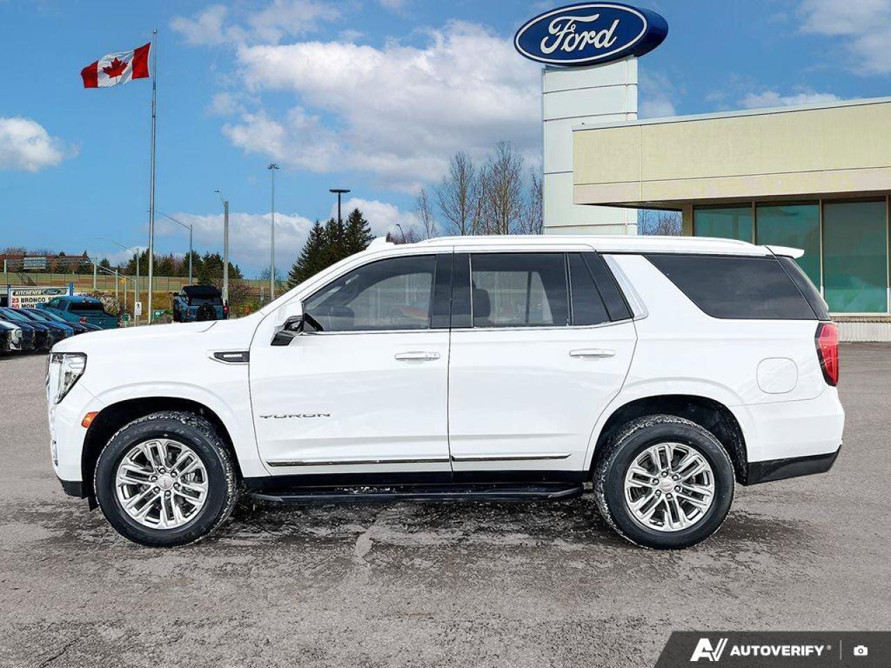 2022 GMC Yukon SLT   LTHR   MOONROOF   2ND ROW BCKTS LTHR   MOONR Photo3