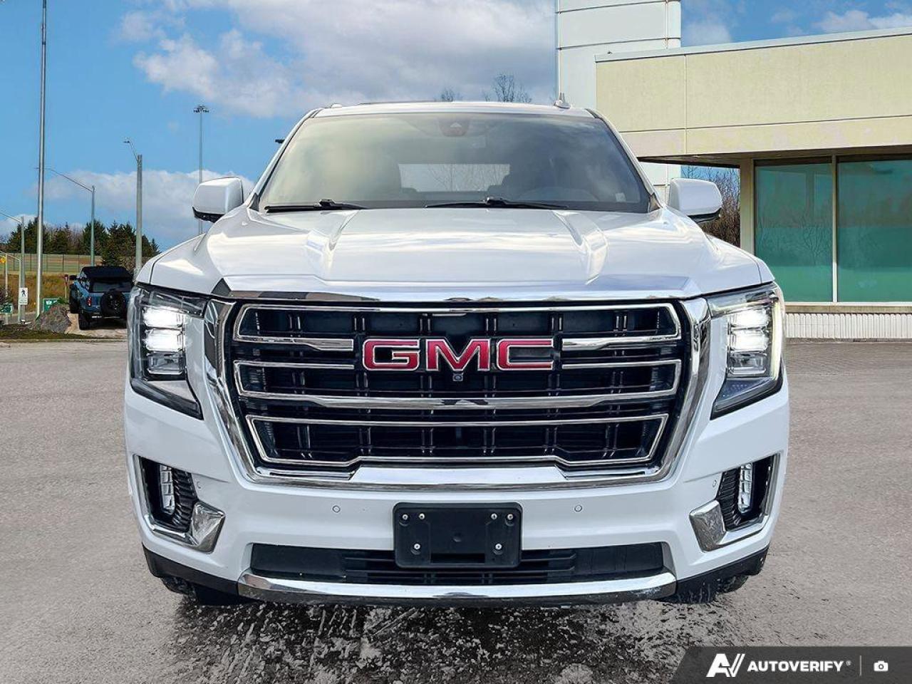 2022 GMC Yukon SLT   LTHR   MOONROOF   2ND ROW BCKTS LTHR   MOONR Photo2