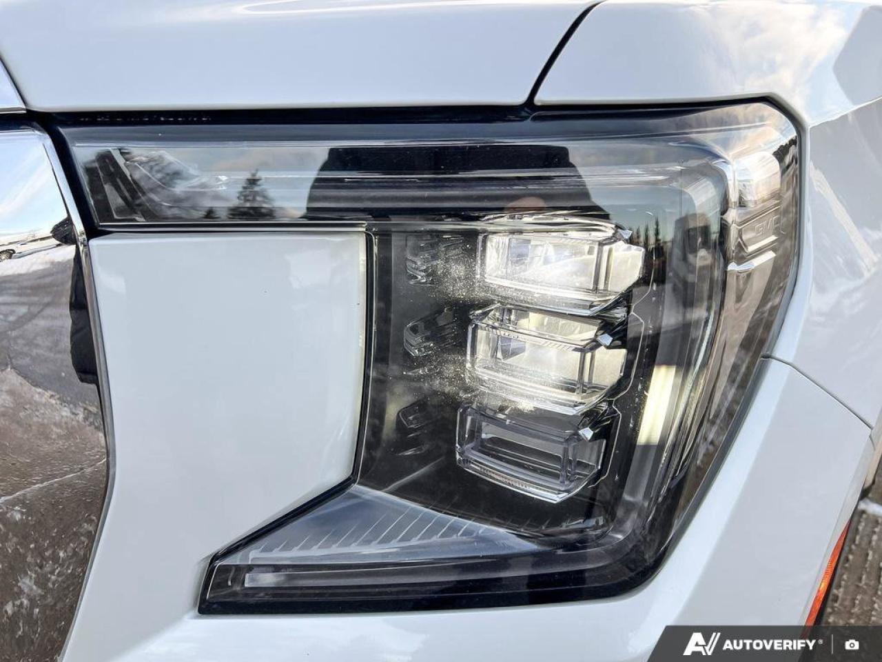 2022 GMC Yukon SLT   LTHR   MOONROOF   2ND ROW BCKTS LTHR   MOONR Photo