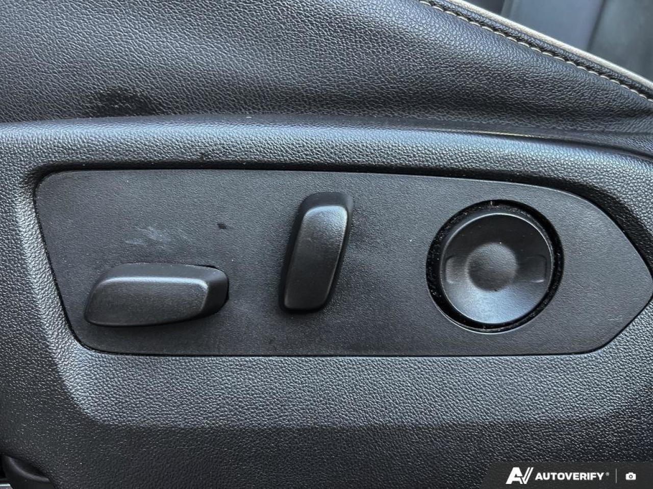 2022 GMC Yukon SLT   LTHR   MOONROOF   2ND ROW BCKTS LTHR   MOONR Photo