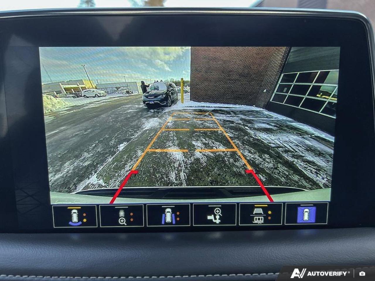 2022 GMC Yukon SLT   LTHR   MOONROOF   2ND ROW BCKTS LTHR   MOONR Photo