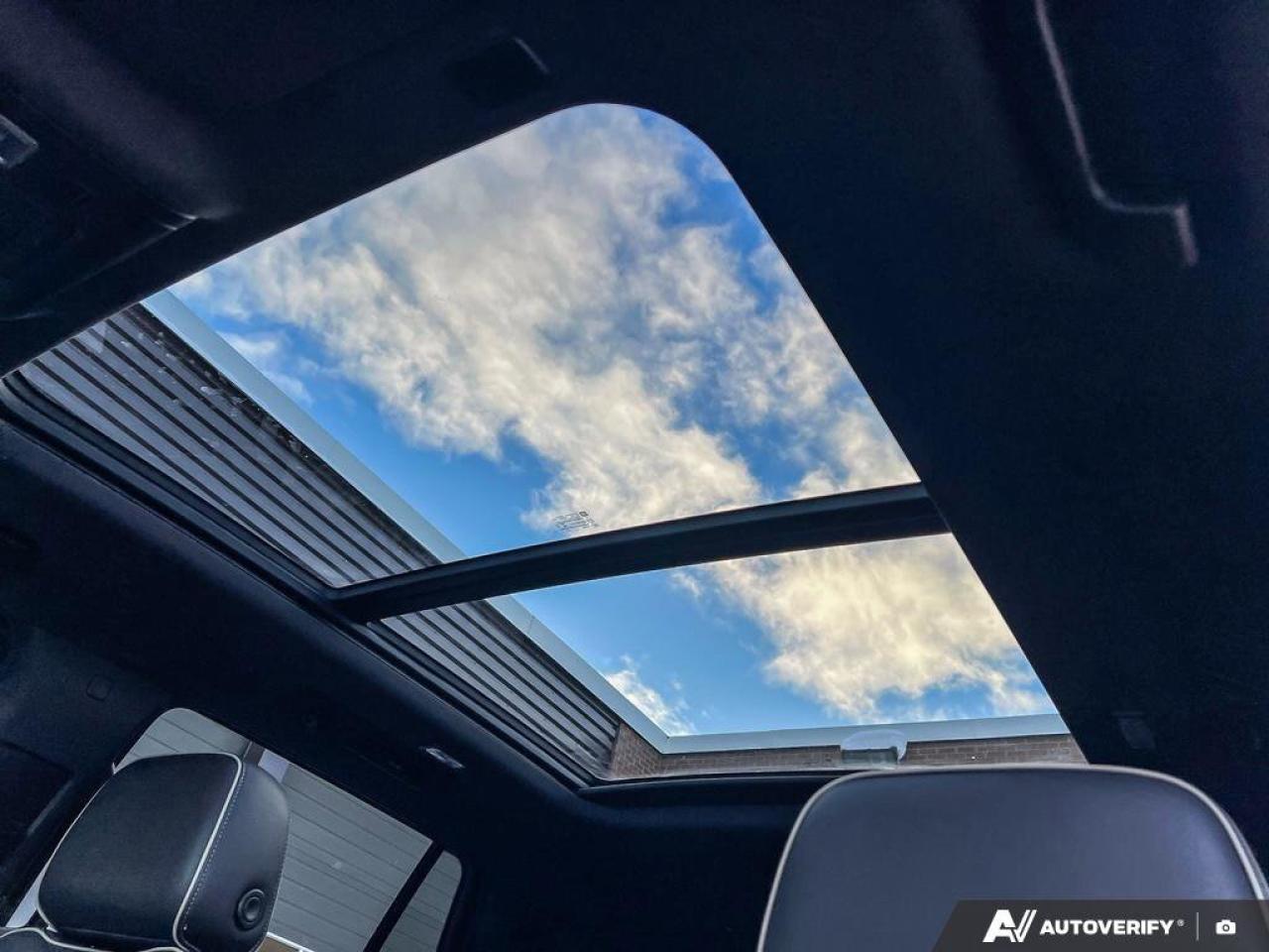 2022 GMC Yukon SLT   LTHR   MOONROOF   2ND ROW BCKTS LTHR   MOONR Photo