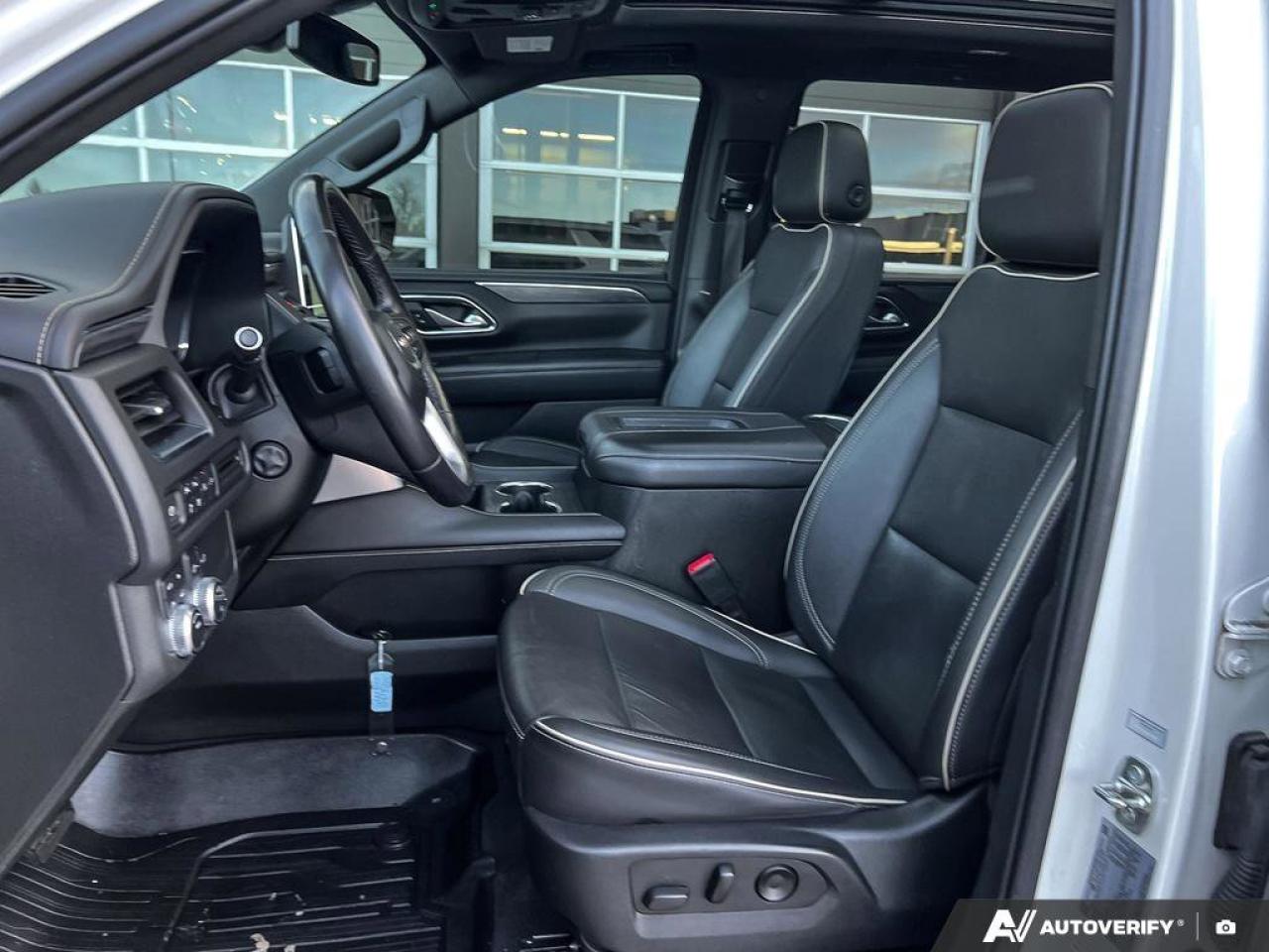 2022 GMC Yukon SLT   LTHR   MOONROOF   2ND ROW BCKTS LTHR   MOONR Photo