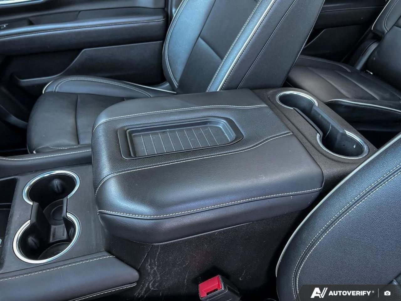 2022 GMC Yukon SLT   LTHR   MOONROOF   2ND ROW BCKTS LTHR   MOONR Photo