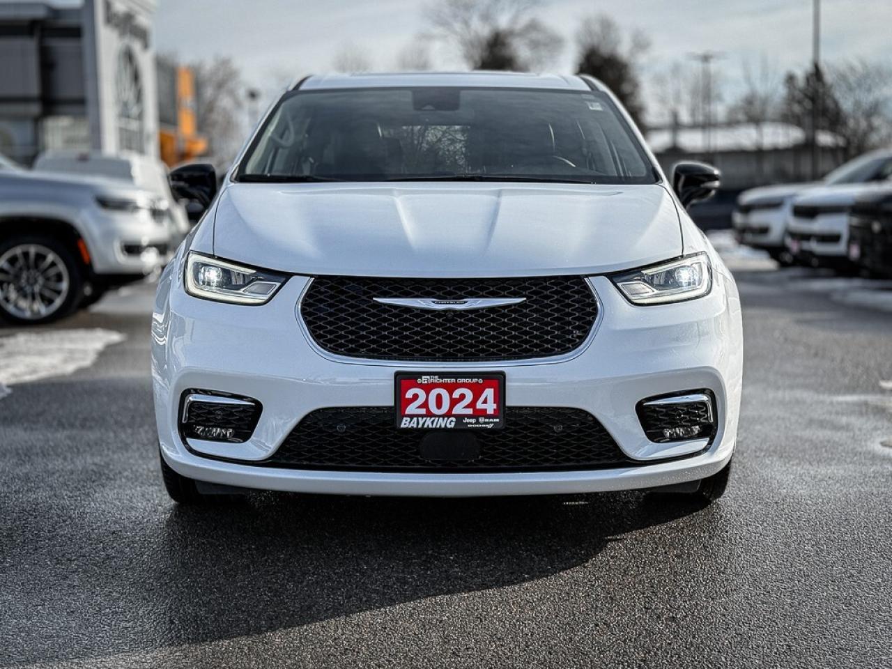 2024 Chrysler Pacifica Limited   360 CAM   DUAL DVD   PWR DOORS   PANO RO Photo
