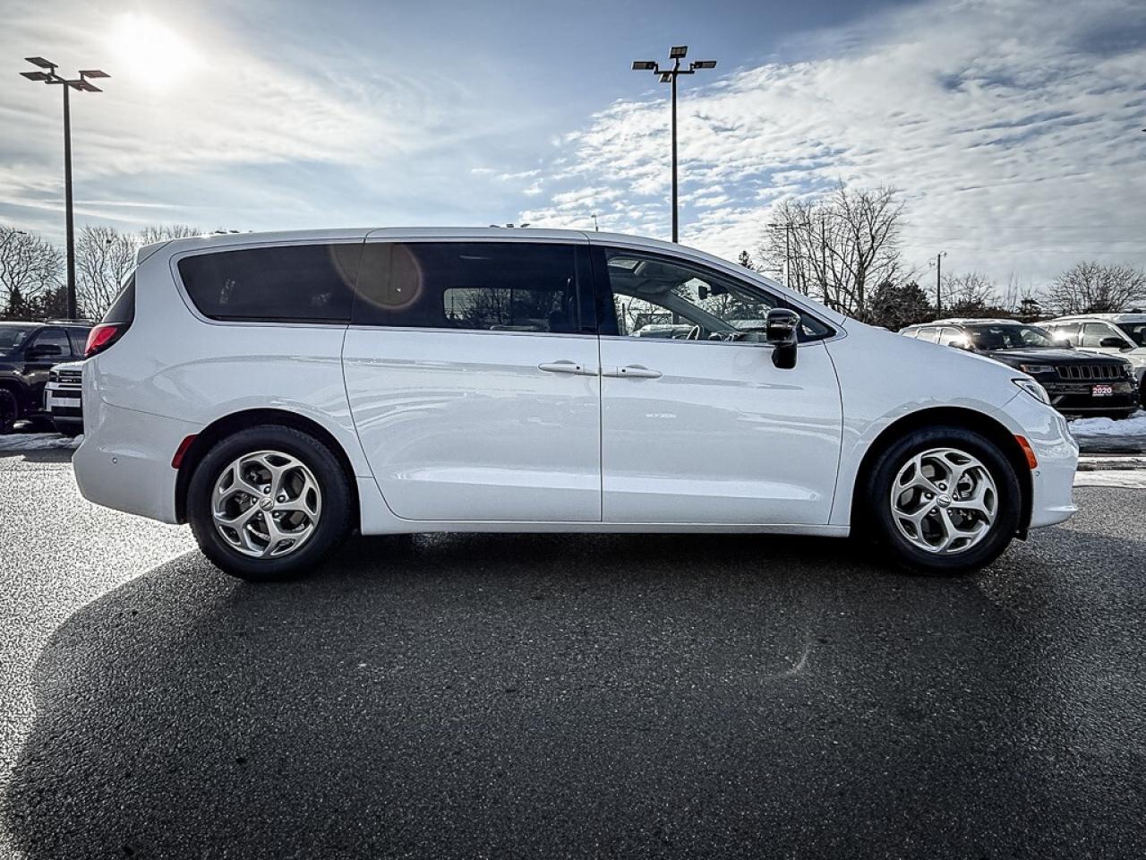 2024 Chrysler Pacifica Limited   360 CAM   DUAL DVD   PWR DOORS   PANO RO Photo