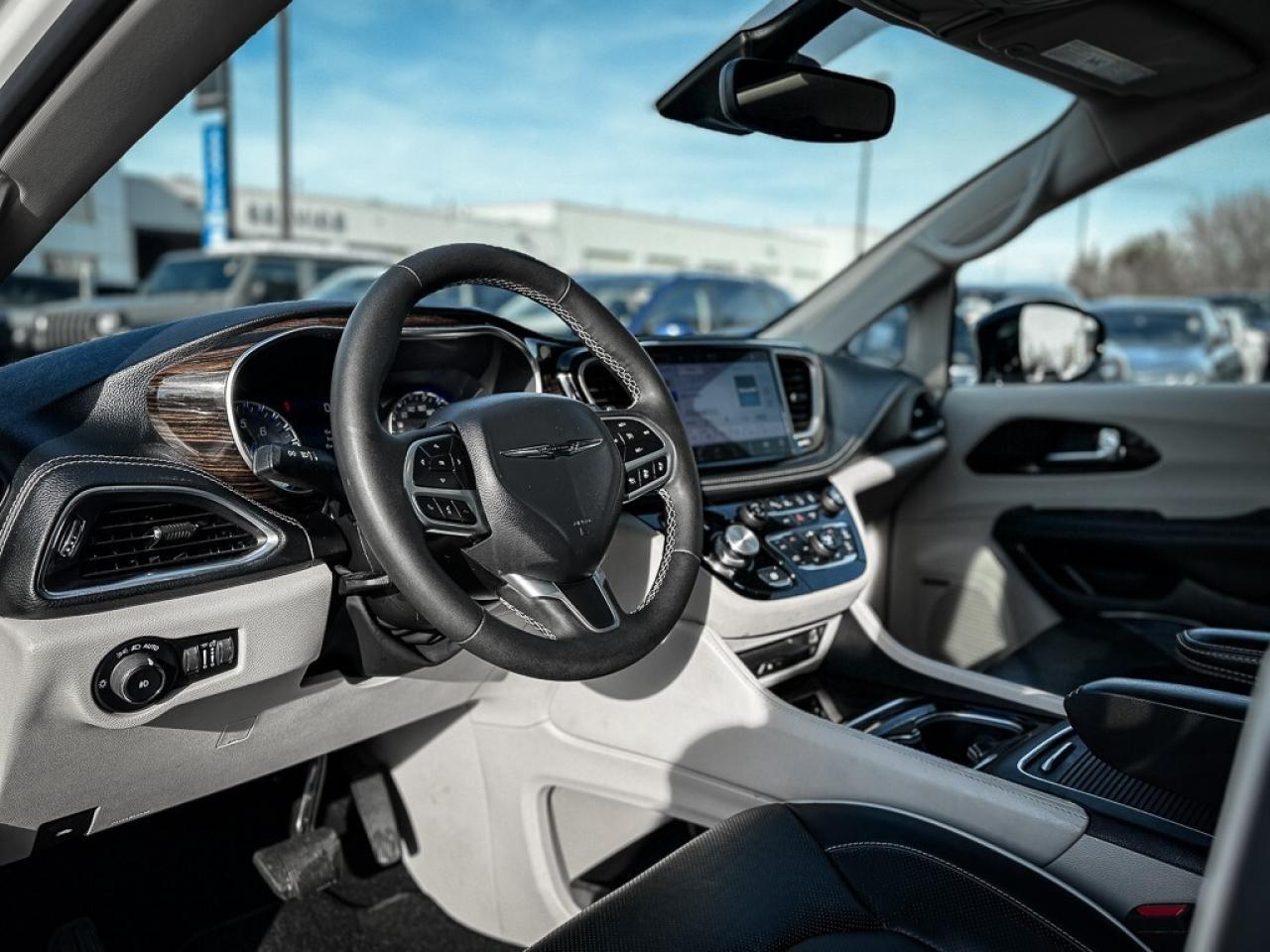 2024 Chrysler Pacifica Limited   360 CAM   DUAL DVD   PWR DOORS   PANO RO Photo