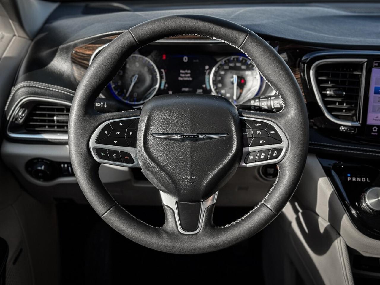 2024 Chrysler Pacifica Limited   360 CAM   DUAL DVD   PWR DOORS   PANO RO Photo