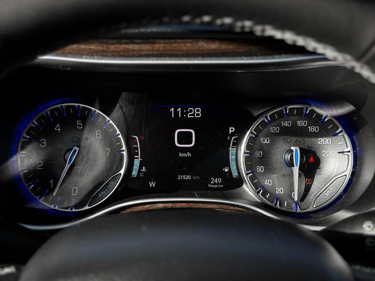 2024 Chrysler Pacifica Limited   360 CAM   DUAL DVD   PWR DOORS   PANO RO Photo