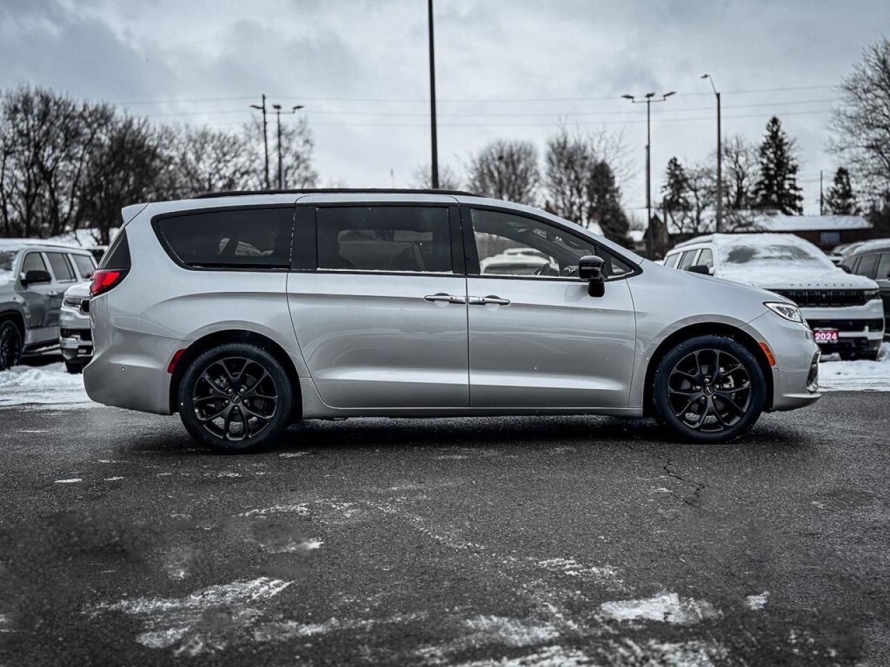 2024 Chrysler Pacifica Limited   S APPEARANCE PKG   DUAL DVD   360 CAM Photo3