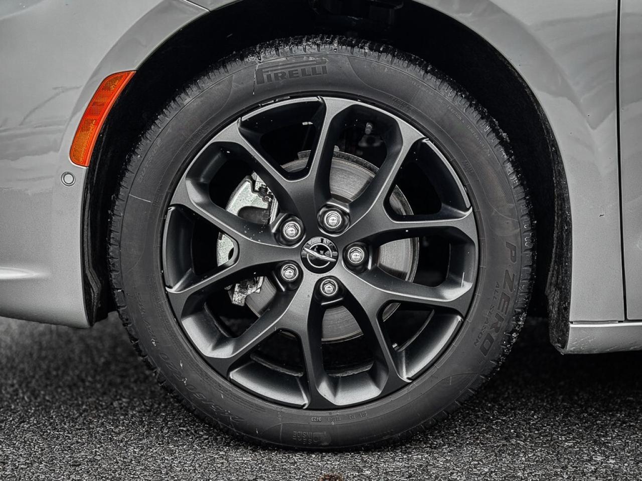 2024 Chrysler Pacifica Limited   S APPEARANCE PKG   DUAL DVD   360 CAM Photo