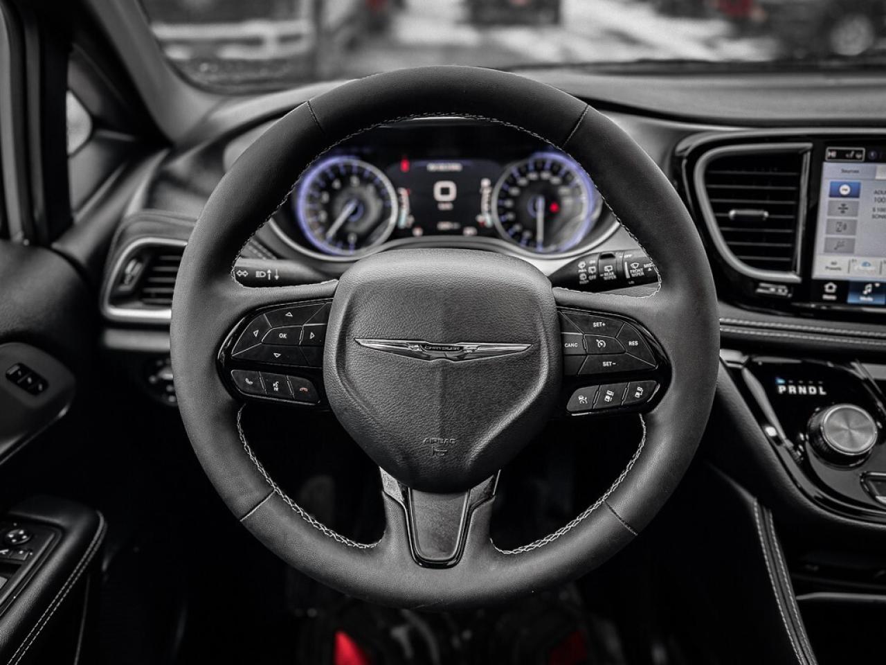 2024 Chrysler Pacifica Limited   S APPEARANCE PKG   DUAL DVD   360 CAM Photo