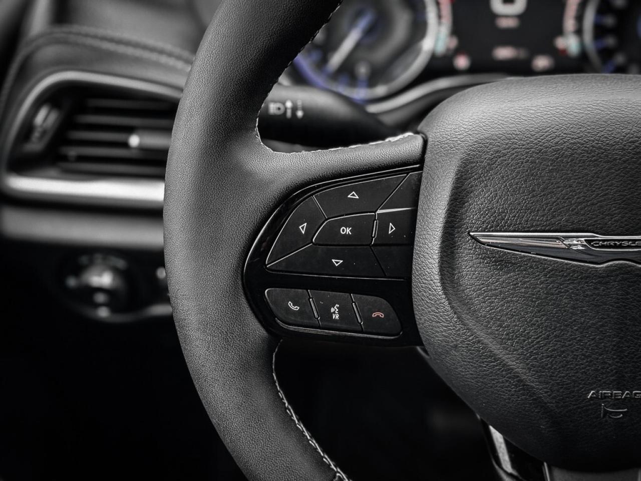 2024 Chrysler Pacifica Limited   S APPEARANCE PKG   DUAL DVD   360 CAM Photo