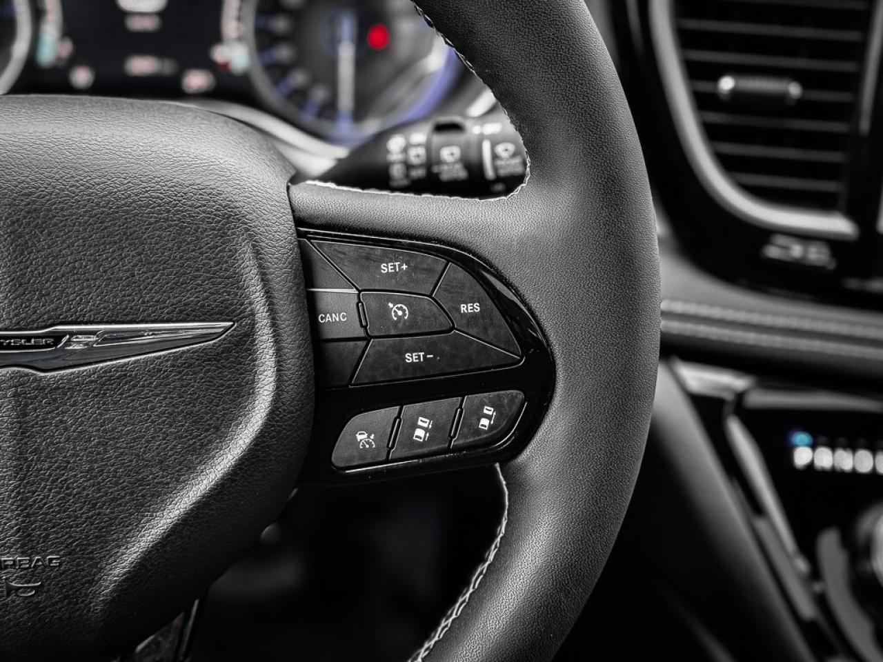 2024 Chrysler Pacifica Limited   S APPEARANCE PKG   DUAL DVD   360 CAM Photo