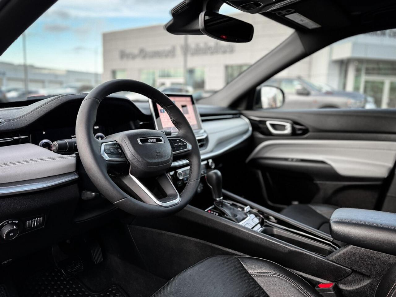 2024 Jeep Compass Limited   ELITE EXTERIOR GROUP   PANO ROOF   ALPIN Photo