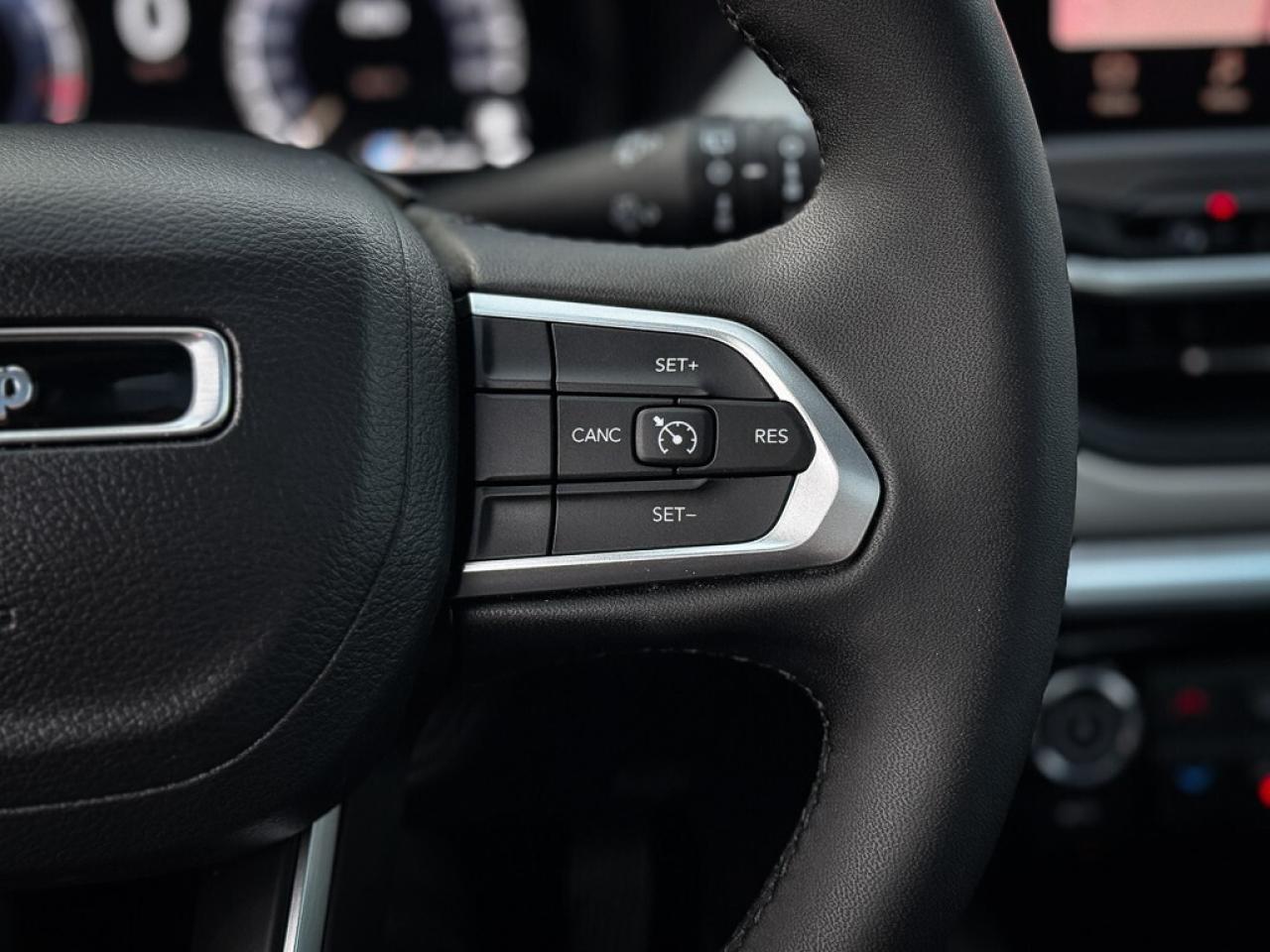 2024 Jeep Compass Limited   ELITE EXTERIOR GROUP   PANO ROOF   ALPIN Photo