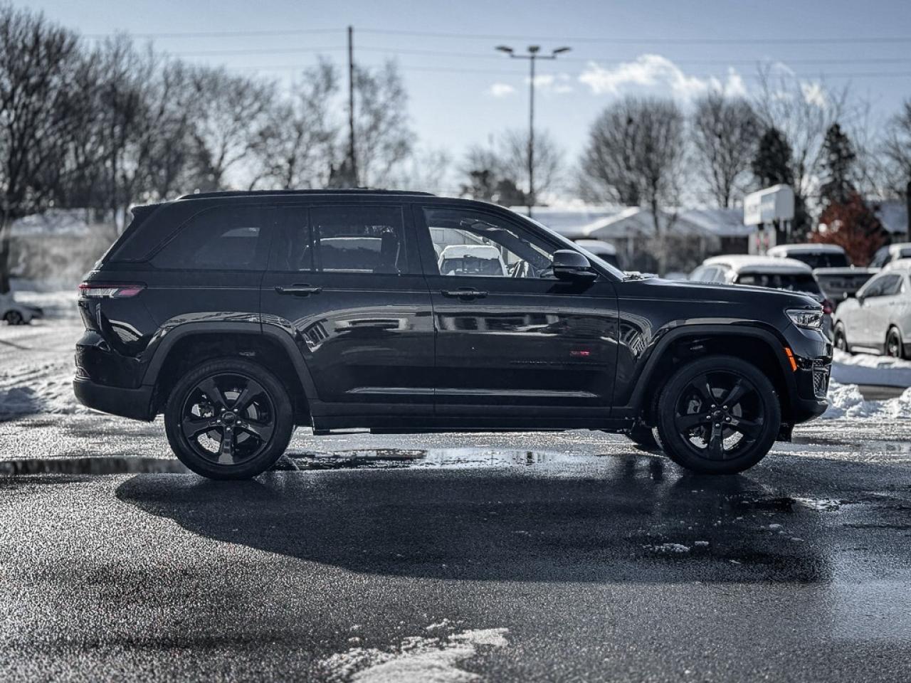 2023 Jeep Grand Cherokee Laredo   ALTITUDE   REMOTE START   SUNROOF   HEATE Photo3