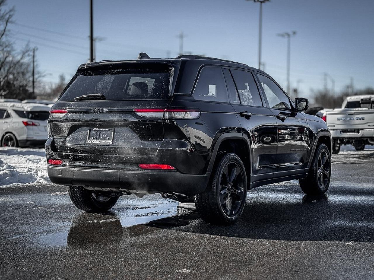 2023 Jeep Grand Cherokee Laredo   ALTITUDE   REMOTE START   SUNROOF   HEATE Photo4