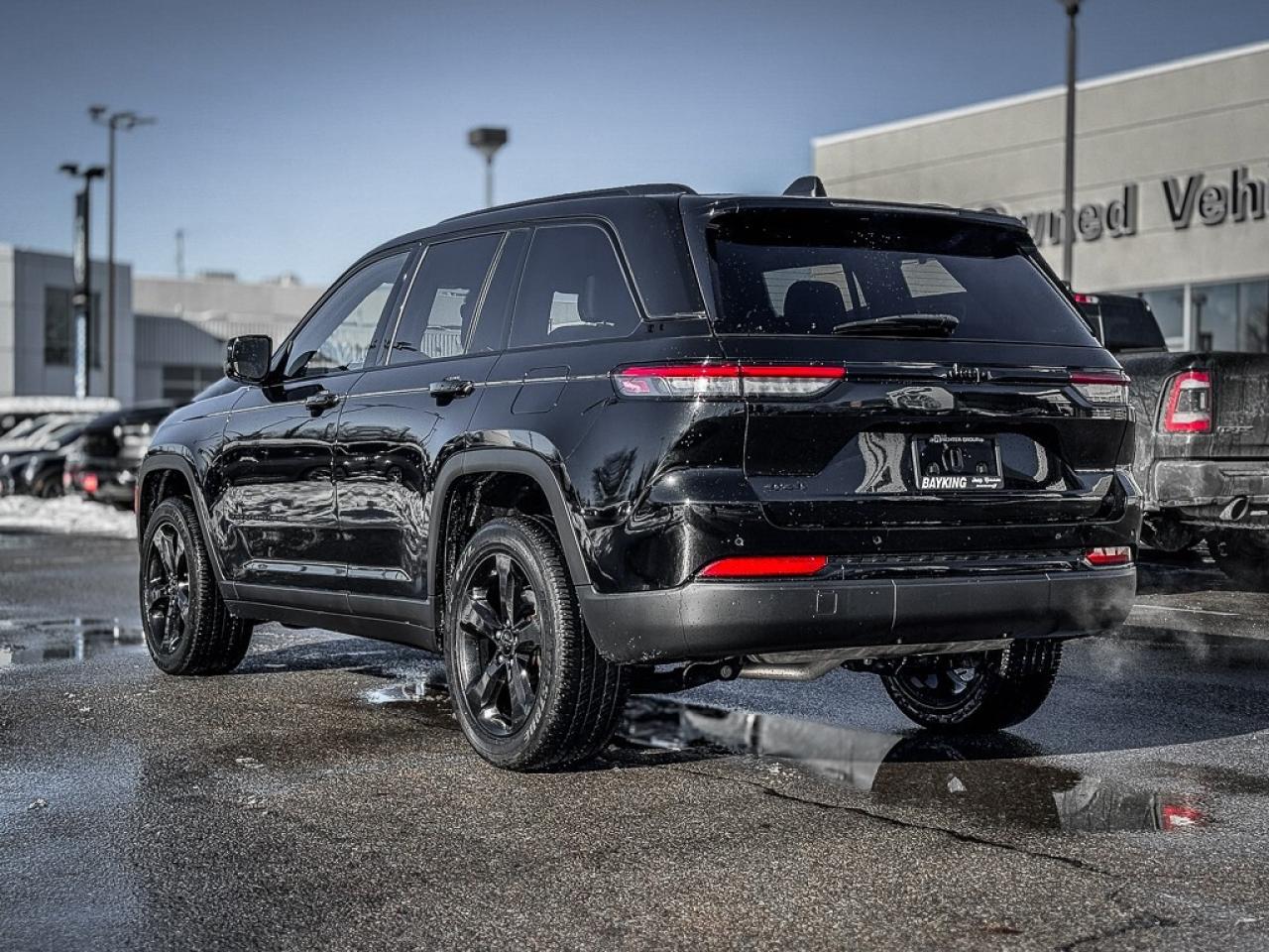 2023 Jeep Grand Cherokee Laredo   ALTITUDE   REMOTE START   SUNROOF   HEATE Photo