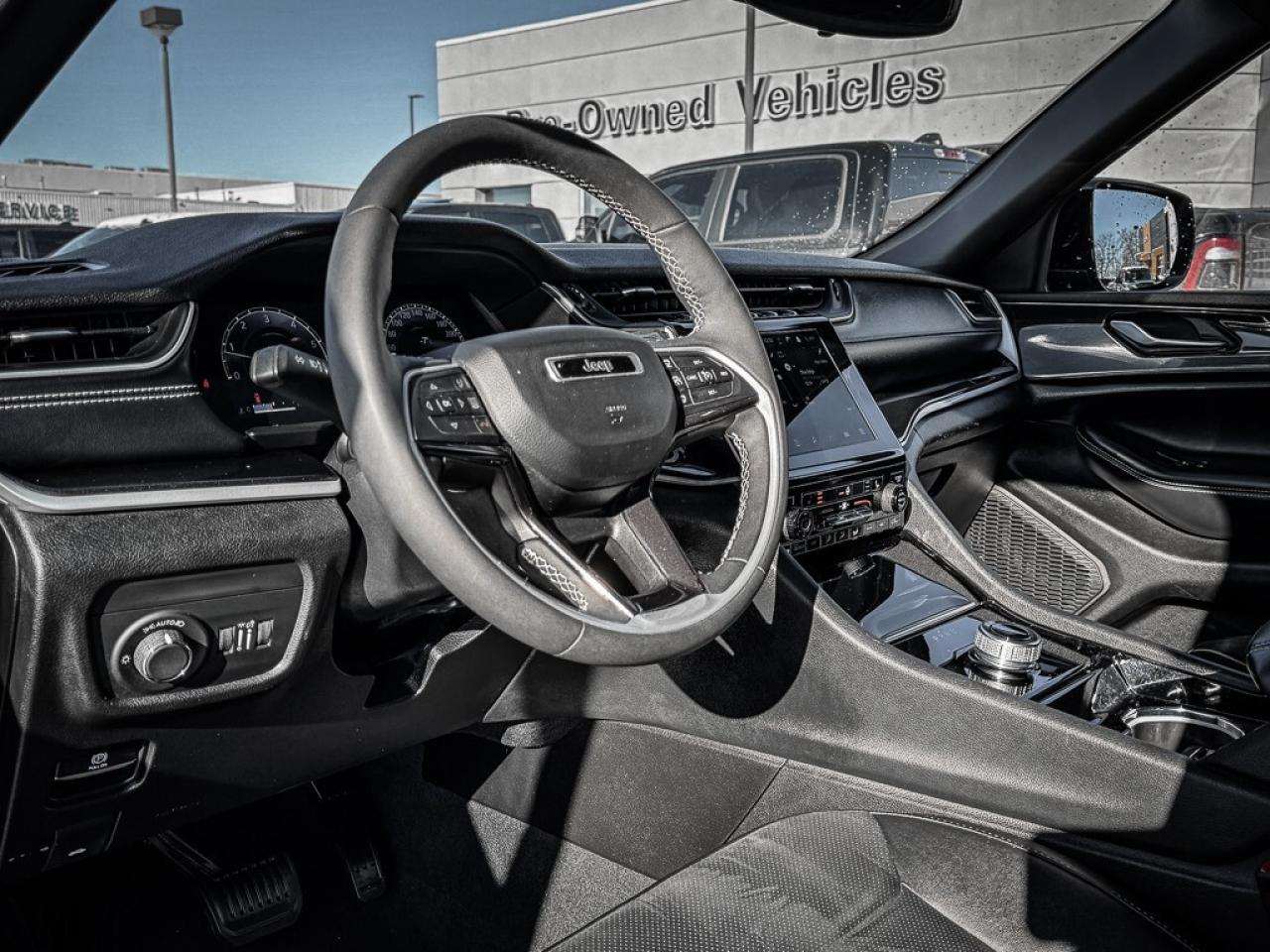2023 Jeep Grand Cherokee Laredo   ALTITUDE   REMOTE START   SUNROOF   HEATE Photo