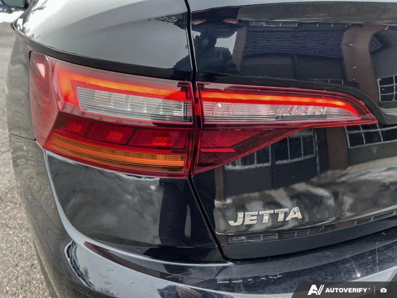 2019 Volkswagen Jetta LEATHER   MOONROOF   AUTOMATIC Photo