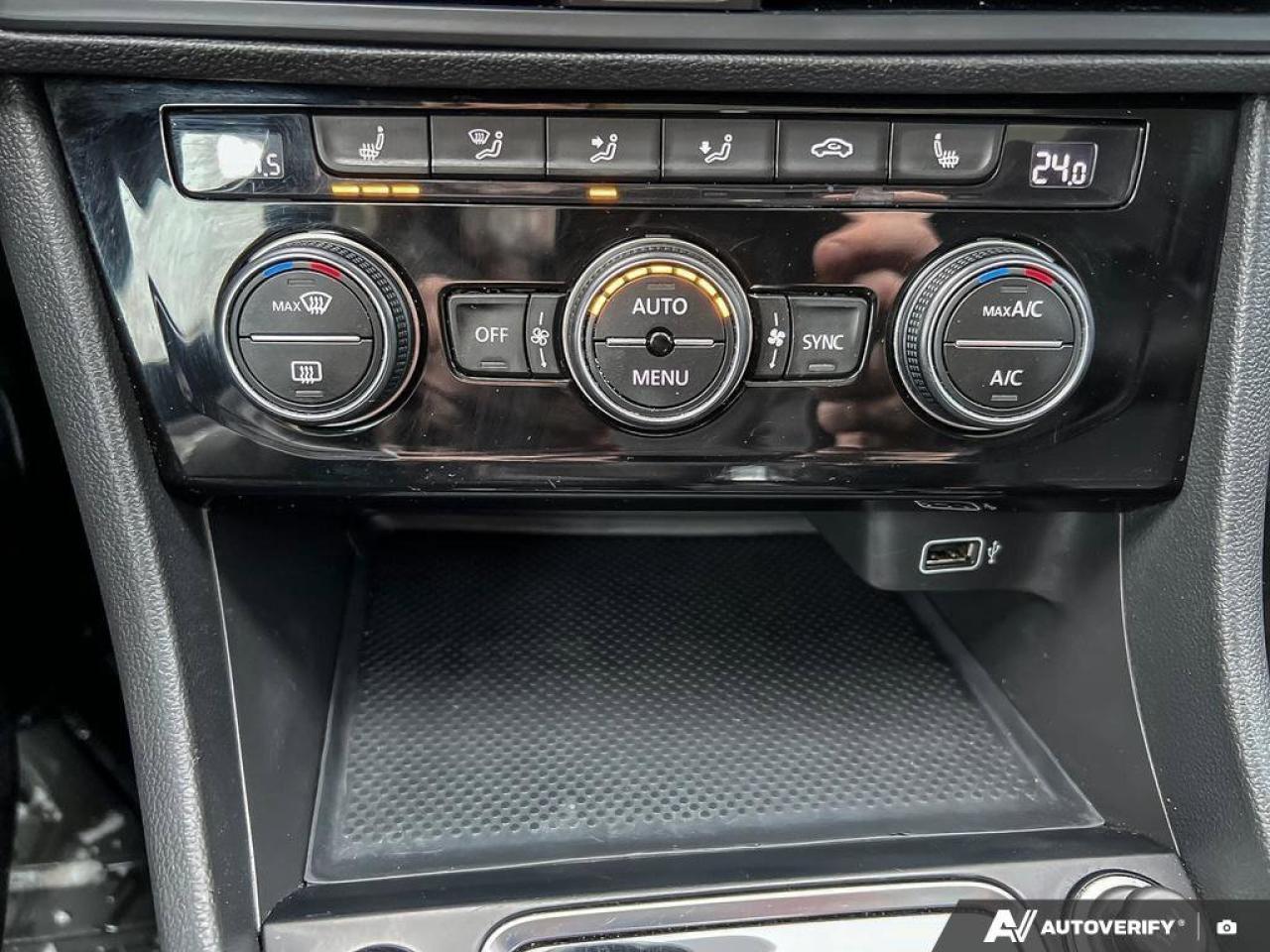 2019 Volkswagen Jetta LEATHER   MOONROOF   AUTOMATIC Photo