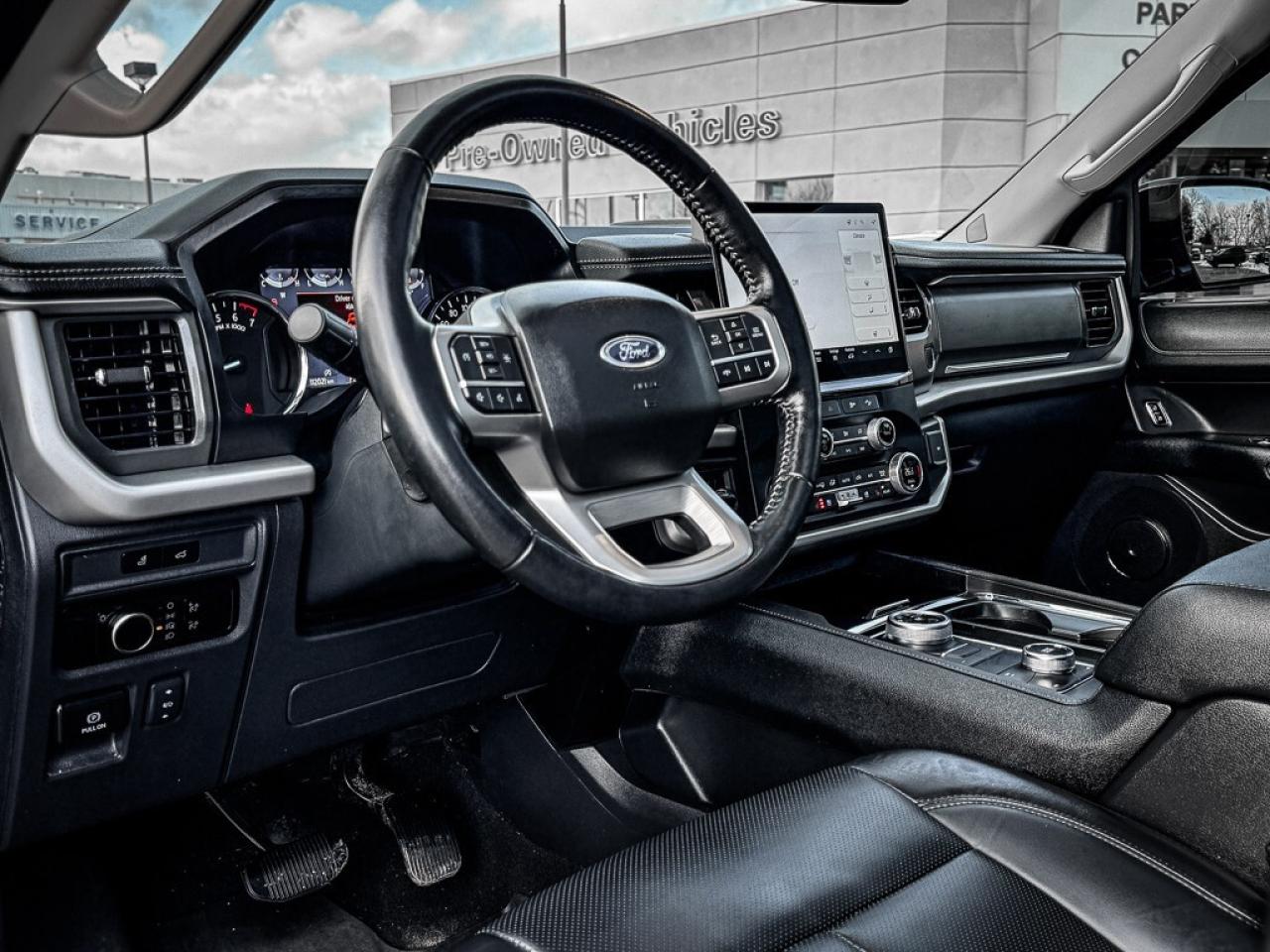 2023 Ford Expedition XLT   12 DISPLAY   PANO ROOF   REMOTE START   BLIN Photo