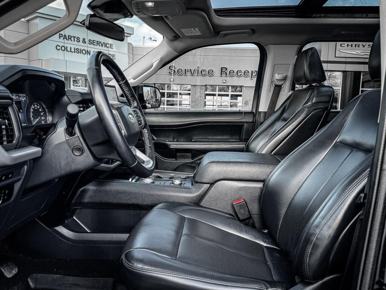 2023 Ford Expedition XLT   12 DISPLAY   PANO ROOF   REMOTE START   BLIN Photo