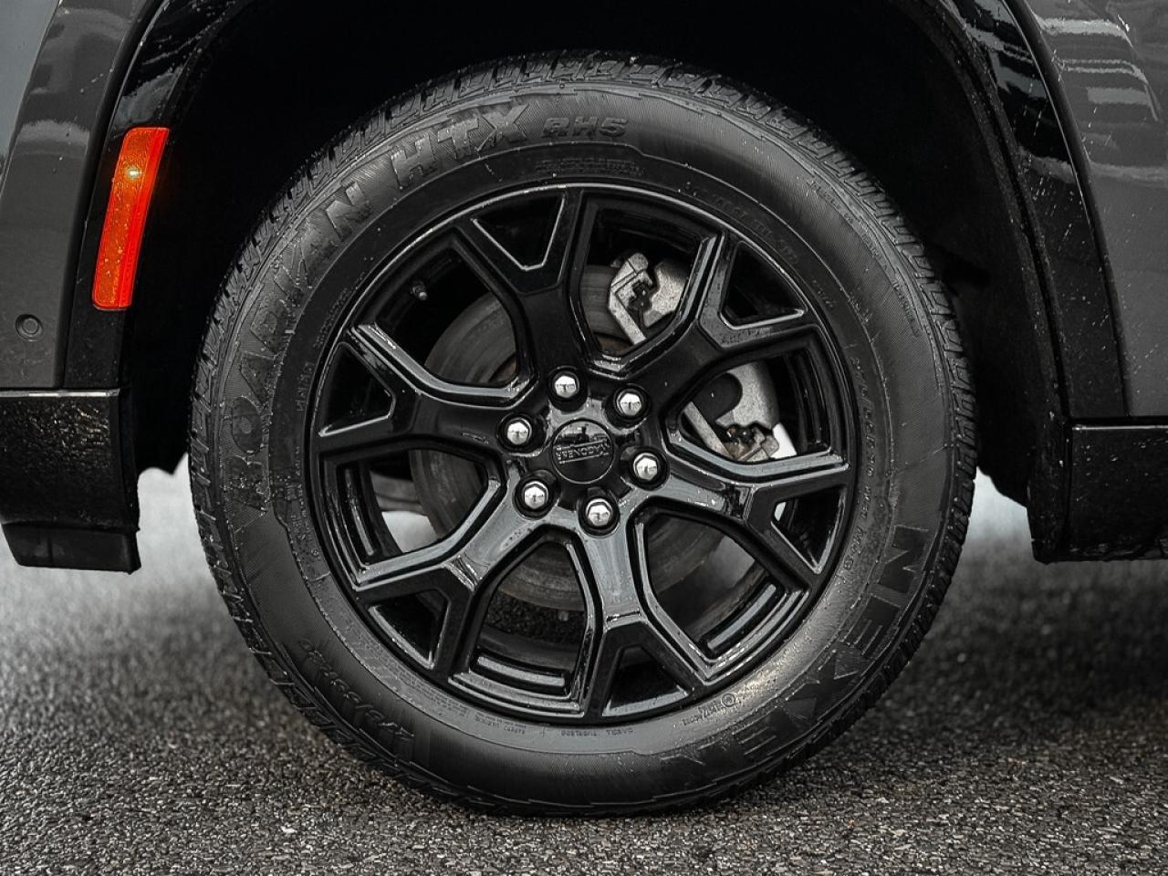 2024 Jeep Wagoneer Series II Carbide   SERIES 2   CARBIDE   PANO ROOF Photo